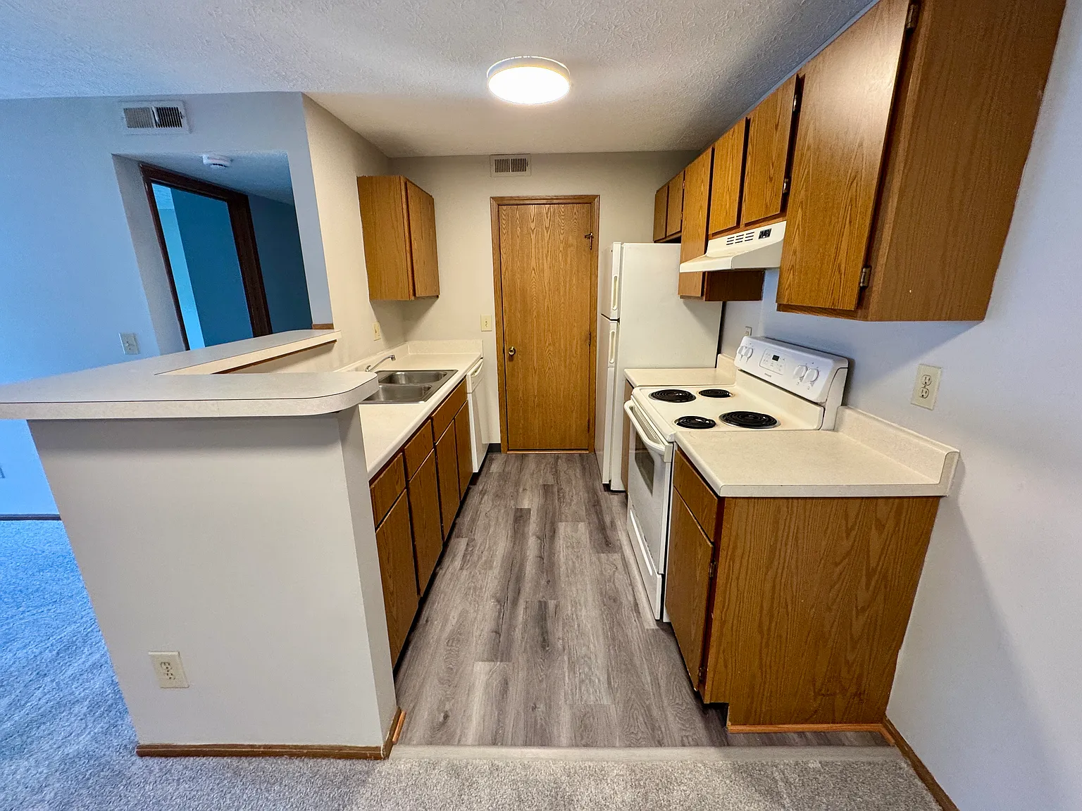 2 bed, 935 sqft, $1,200 — Photo 3