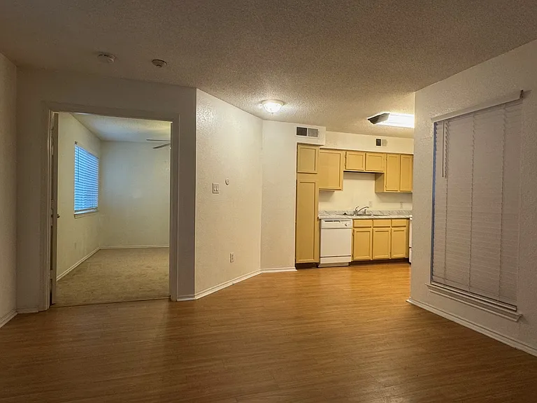 2300 Balsam Dr #G111 — Photo 8