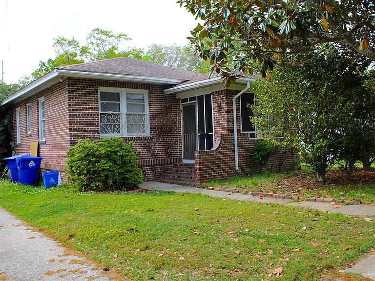 931 Ashley Ave — Photo 1