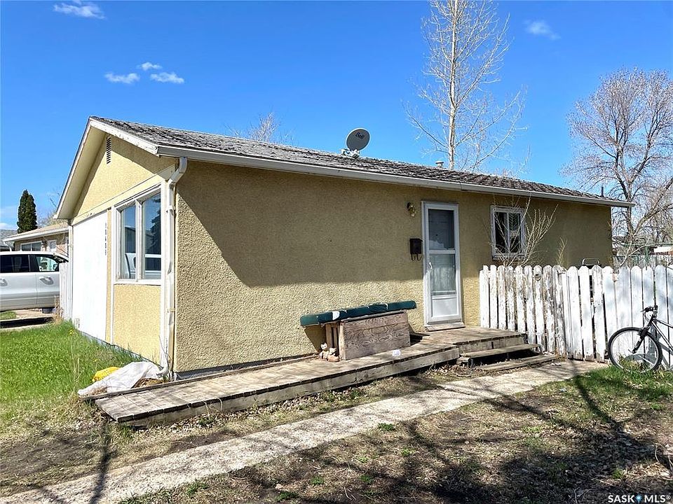 1st image of 10408 Laurier Cres