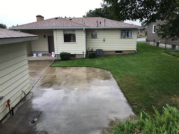 Back of home with concrete pad for outdoor table and chairs