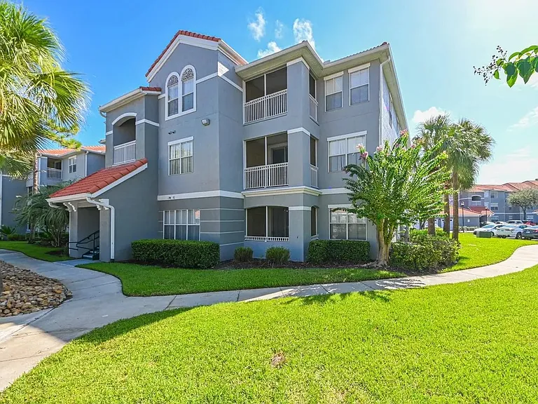 18001 Richmond Place Dr #420 — Photo 9