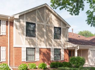 1054 Deerpath Ct APT D1, Wheeling, IL 60090