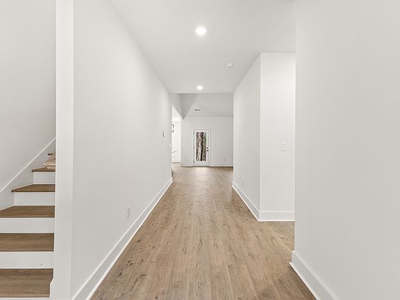 3rd image of 1019 Walnut Grove Rd