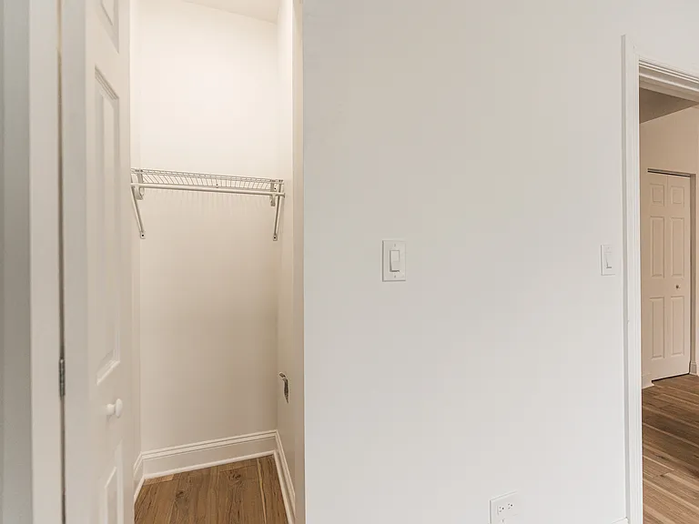 2109 N Hamlin Ave #1F — Photo 8