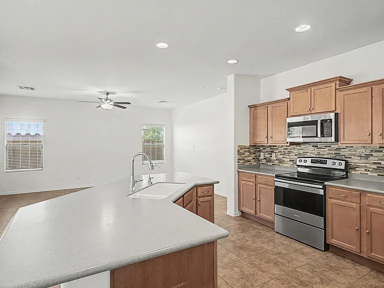 2048 W Monte Cristo Ave — Photo 14