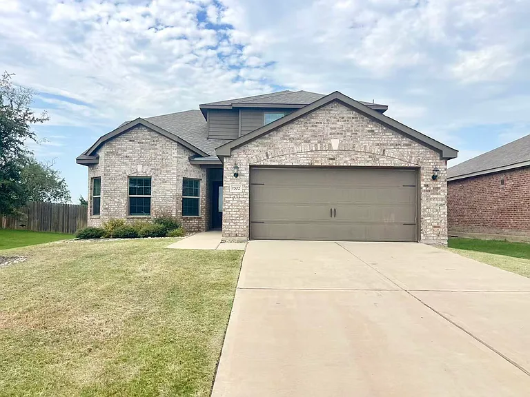 1702 Sandalwood Way — Photo 1