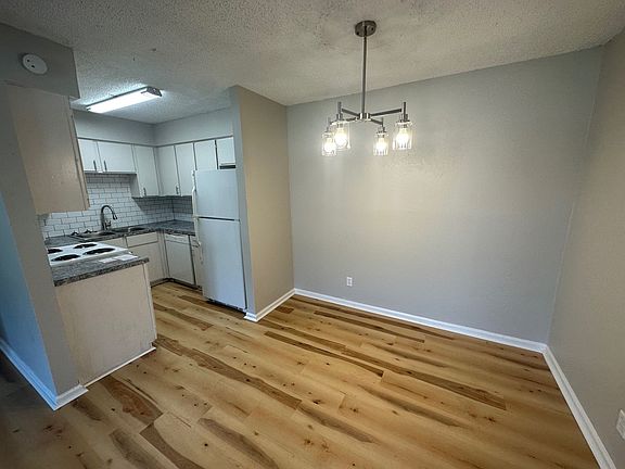3rd image of 119 E Walnut St #407