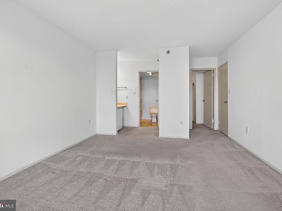 4th image of 1808 Old Meadow Rd APT 1105