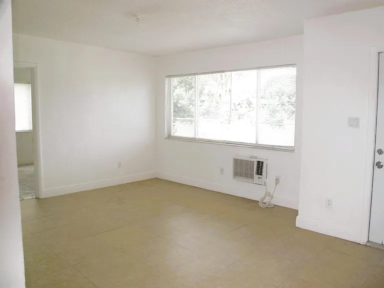 340 NW 6th St — Photo 5