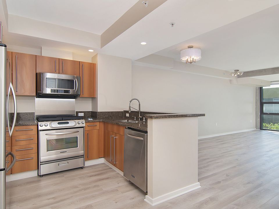 1st image of 350 11th Ave #522A