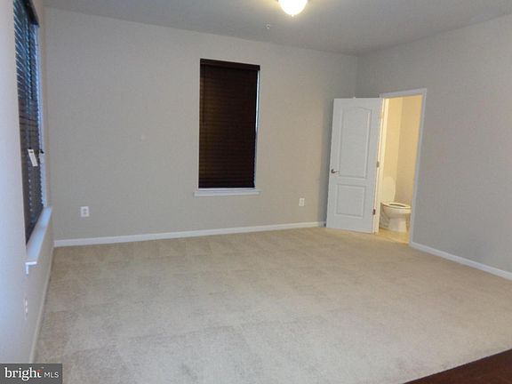 5th image of 528 Victorianna Dr