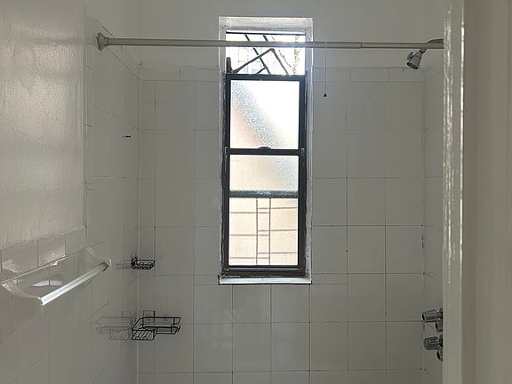 4th image of 2826 Claflin Ave #2