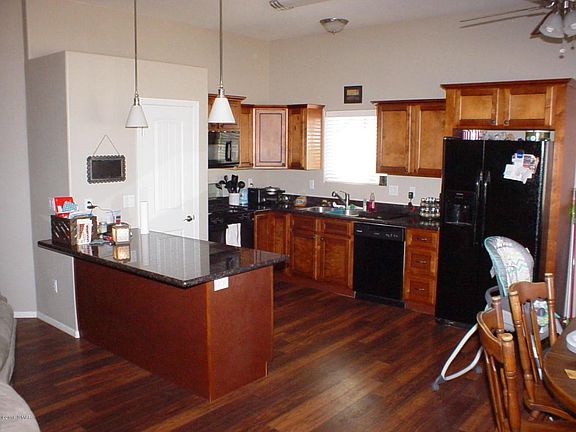 251 N Canyon Loop - Kitchen