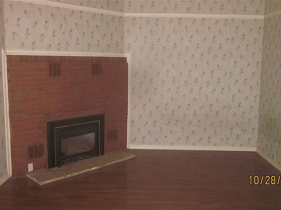 5th image of 705 W Park St