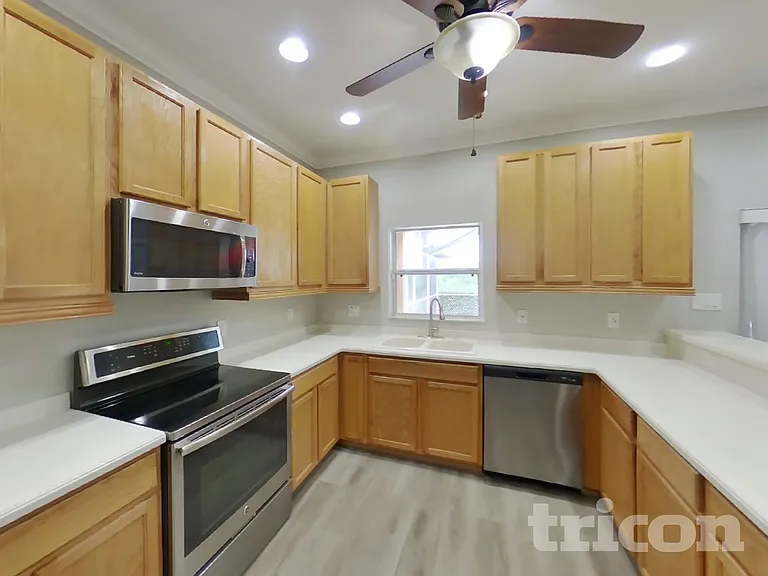 16651 Midsummer Ln — Photo 7