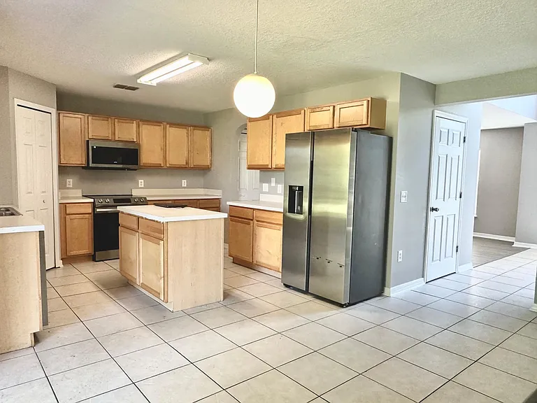 4021 Greenleaf Dr — Photo 13
