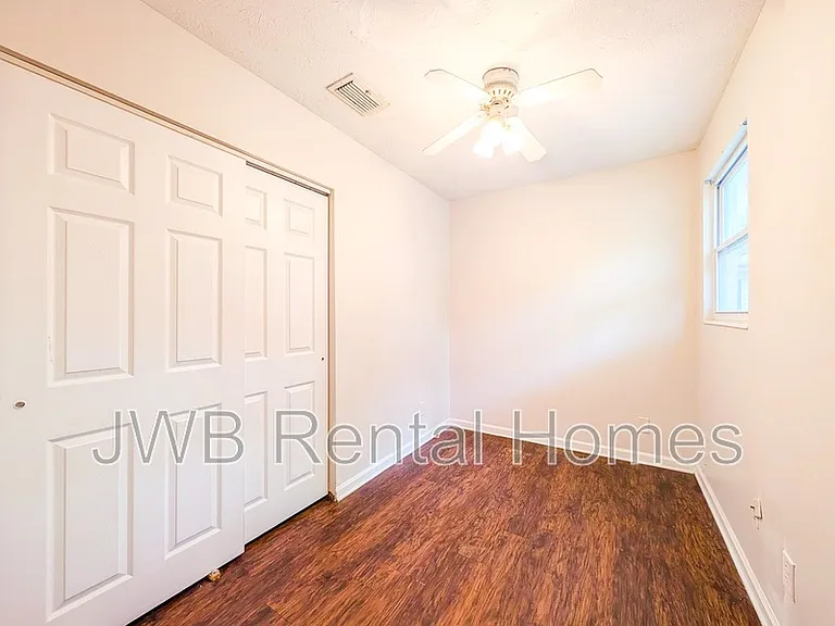 4503 Melvin Cir W — Photo 8