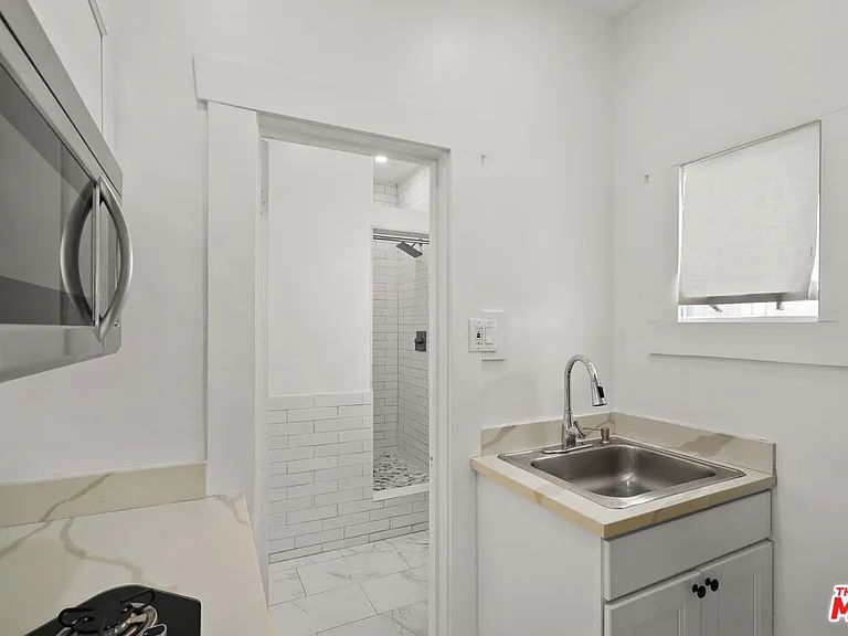 1821 N Grace Ave — Photo 10