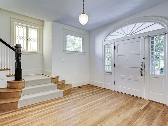 Wide, welcoming foyer