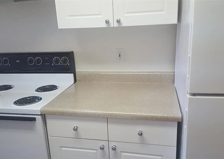 Creekside Villa Apartments — Photo 5
