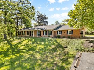 16 Autumn Ln, Belleville, IL 62223