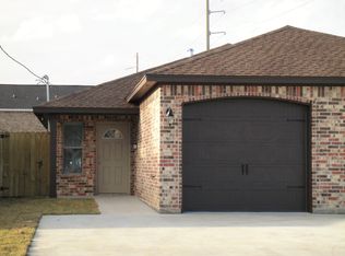 104 B Boston Ave, Nederland, TX 77627