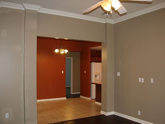 4th image of 125 Aaron Dr