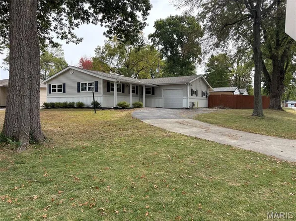 112 Kassing Ave, Fairview Heights, IL 62208