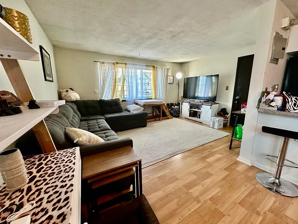 260 River St #6