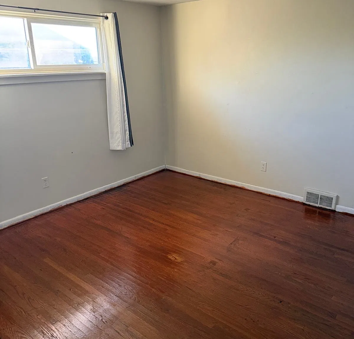 3 bed, 1200 sqft, $1,700 — Photo 2