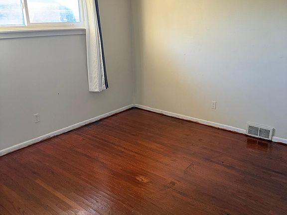 2nd image of 125 Meadowlawn Rd #2