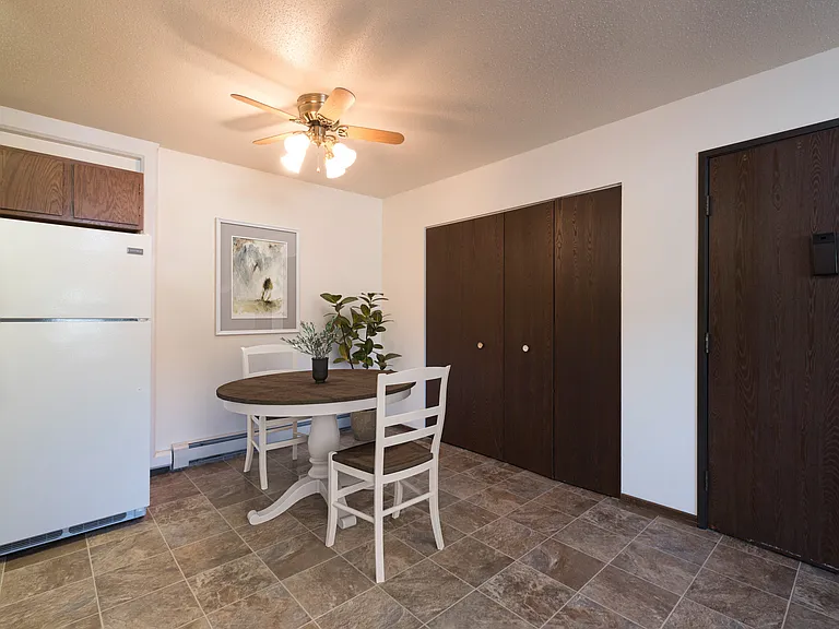 Rosser Apartments — Photo 3