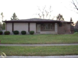 5565 Falmouth Dr, Troy, MI
