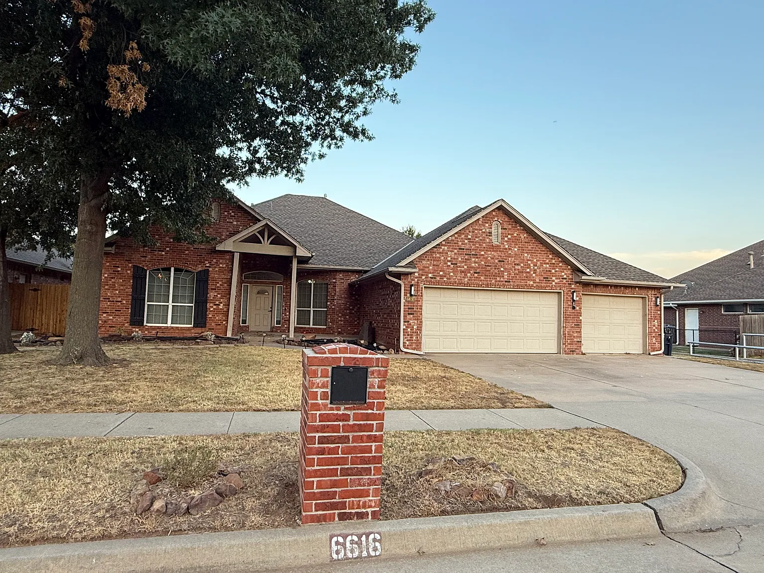 3 bed, 2.5 bath, 2400 sqft, $2,200 — Photo 1