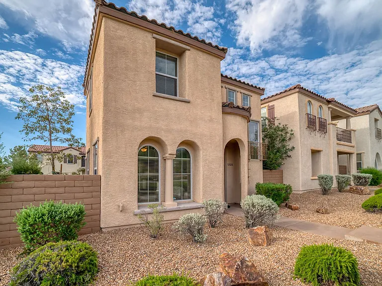 12028 Hathaway Pines Ln — Photo 2