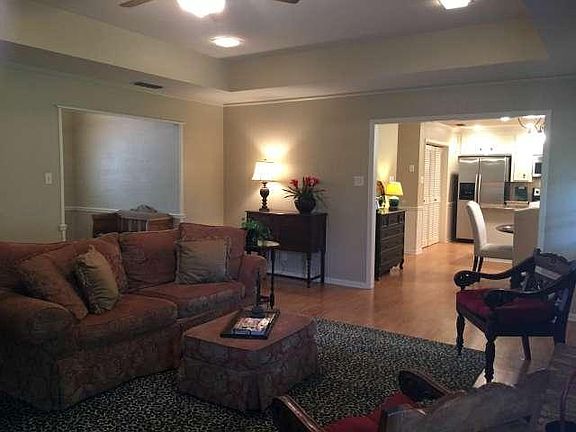 3rd image of 1417 Larkspur Ln