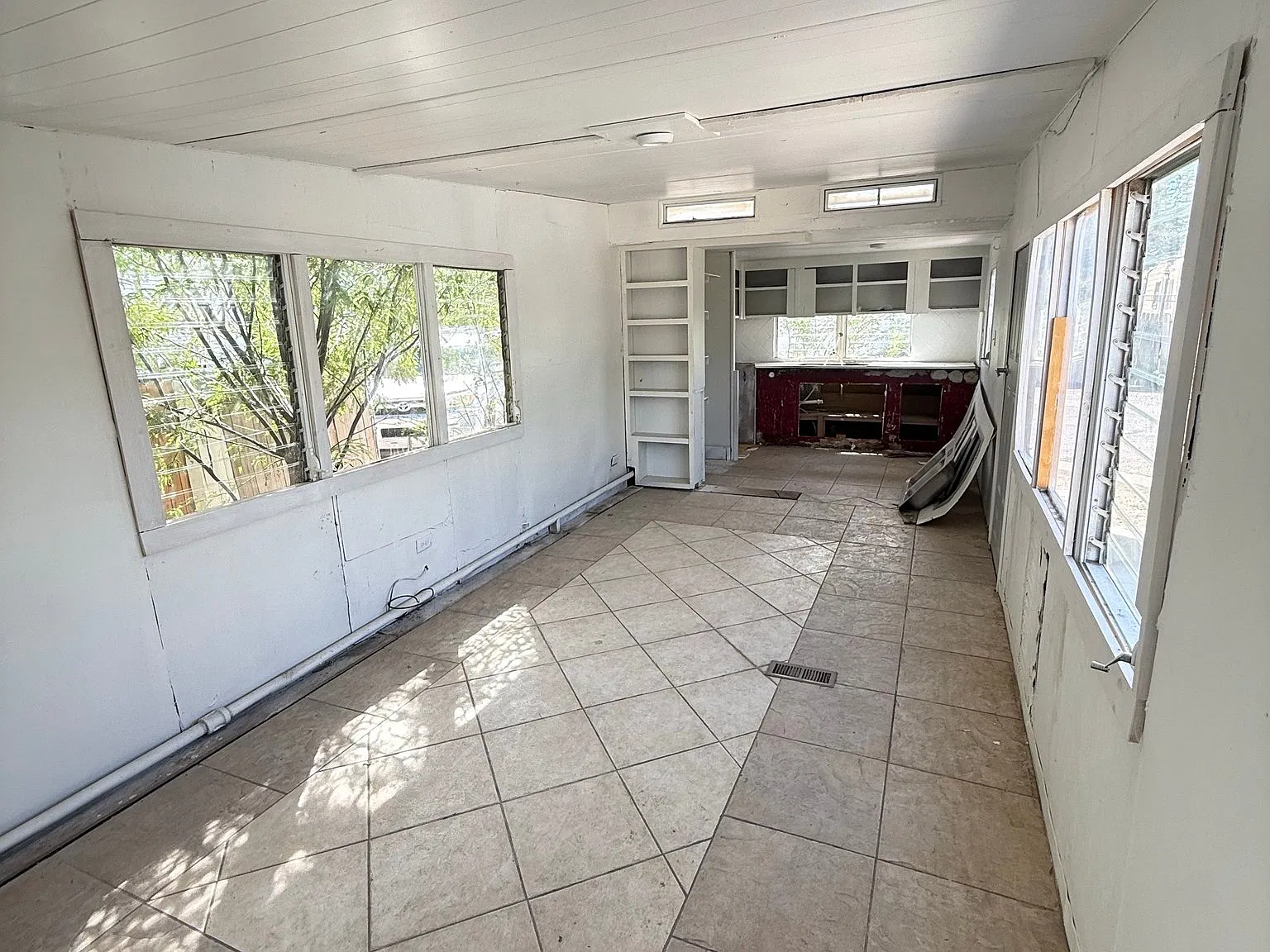 Handyman Special Mobile Home 1bed 1 Bath — Photo 3