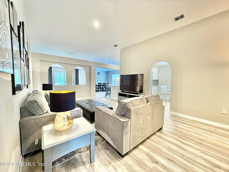 11110 Peerless Ln — Photo 2