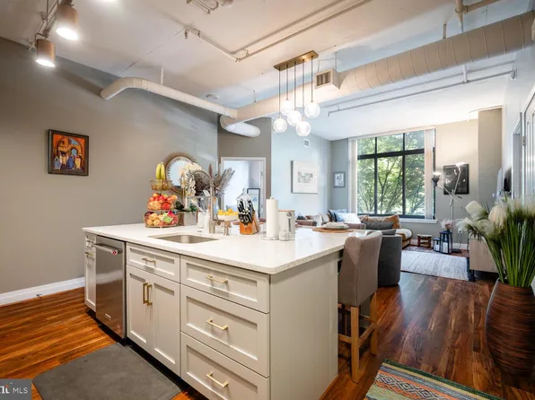 1201 N Garfield St APT 214, Arlington, VA 22201