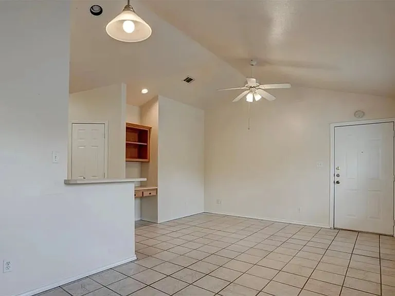 427 Lindsey St #113 — Photo 10