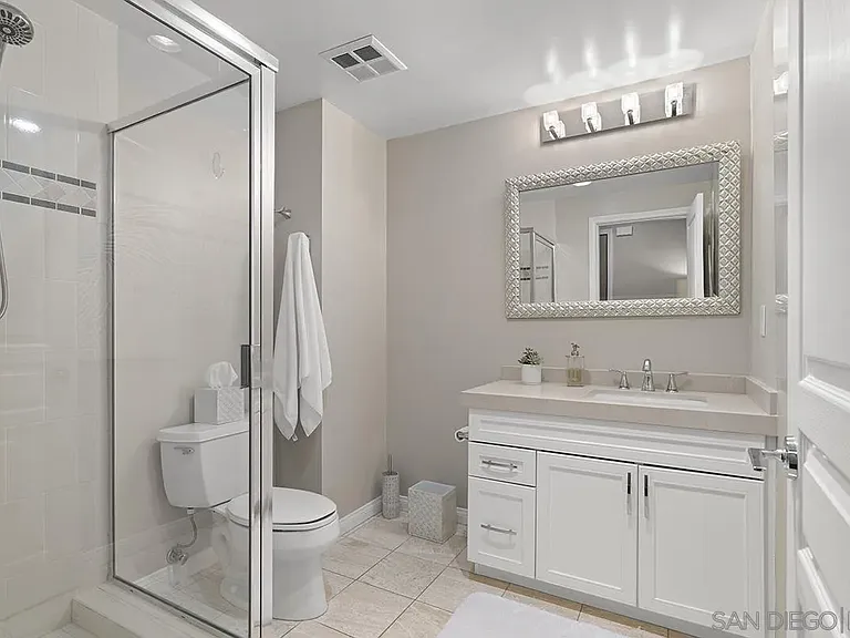 555 Front 1501 #1501 — Photo 23