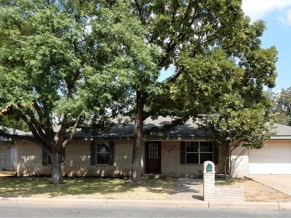 717 Dawn Ln, Fredericksburg, TX 78624