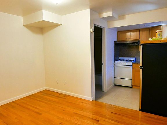5th image of 2160 Fleetwood Dr