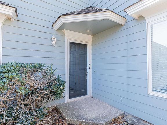 3rd image of 1018 S Woodcrest Dr