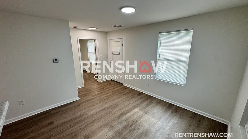 3 bed, 1.0 bath, 828 sqft, $925 — Photo 2