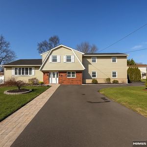 383 Rose Dr, Paramus, NJ, 07652