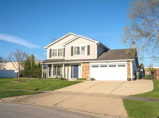 477 Blackhawk Dr, Carol Stream, IL 60188