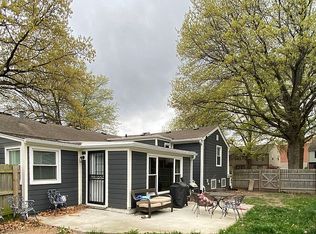 1216 Meadow Lake Pkwy, Kansas City, MO 64114