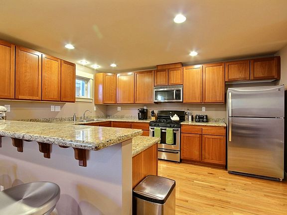 5th image of 3934 S Brandon St #B